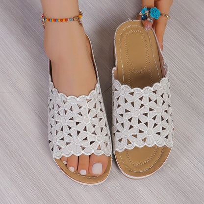 Chaussons Femme à Talon Moyen avec Découpes Fleuries