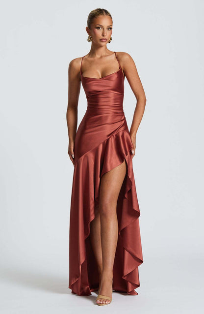 Robe Maxi Dos Nu à Volants - Élégance Audacieuse