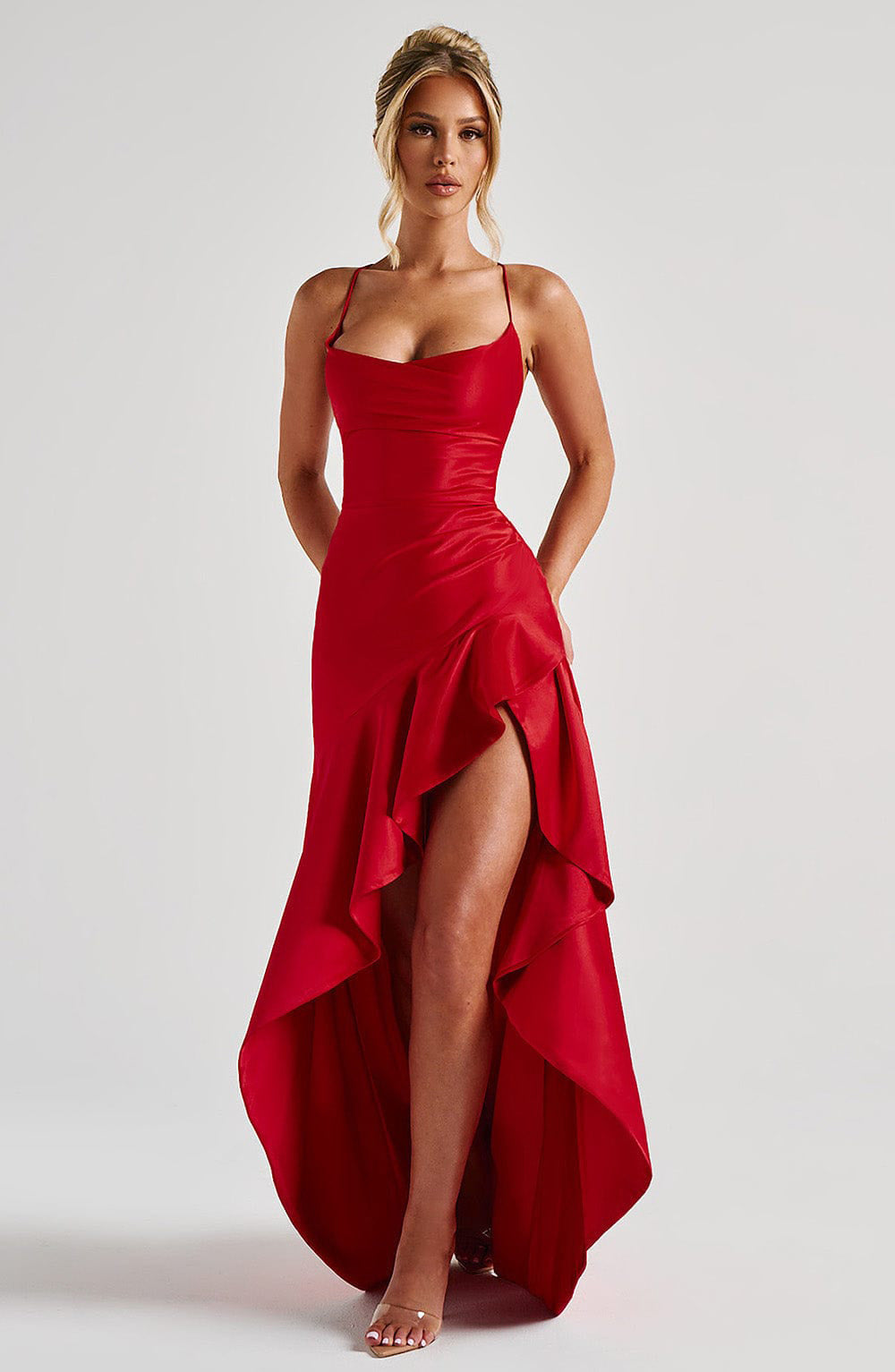 Robe Maxi Dos Nu à Volants - Élégance Audacieuse