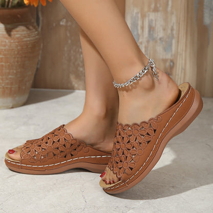 Chaussons Femme à Talon Moyen avec Découpes Fleuries